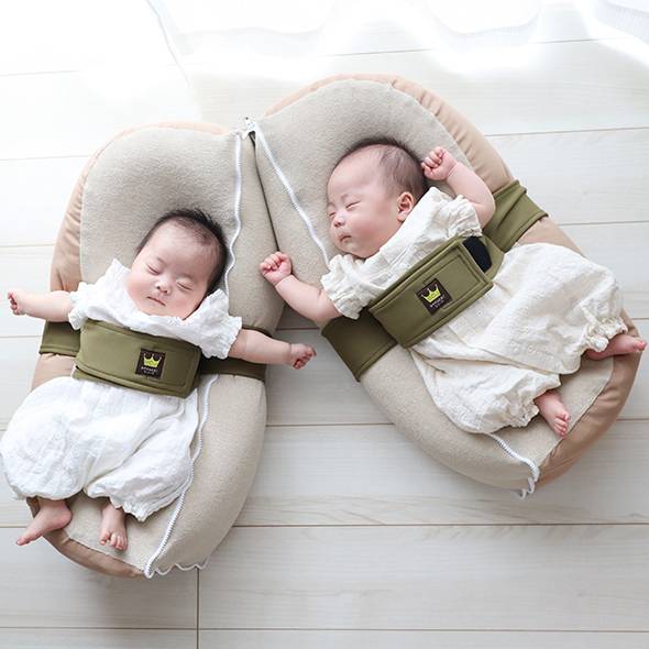 赤ちゃんファースト「おやすみたまごプラス&双子用キープベルト」の画像