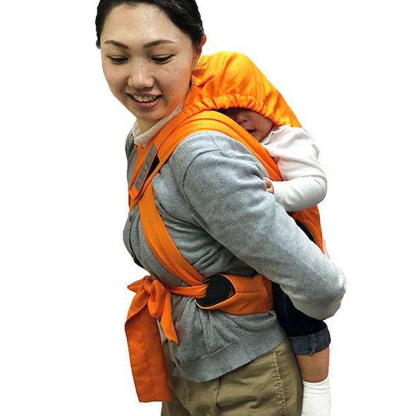 赤ちゃんファースト「避難くん避難用1人抱きひも式キャリー/オレンジ」の画像
