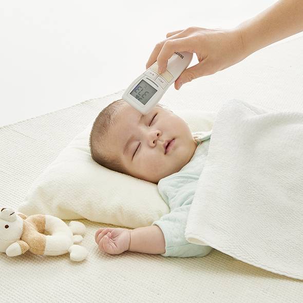 赤ちゃんファースト「タニタ 非接触体温計/アイボリー」の画像